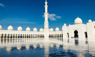Dubai Abu Dhabi tour package Sheikh Zayed Mosque view