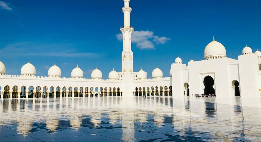 Dubai Abu Dhabi tour package Sheikh Zayed Mosque view