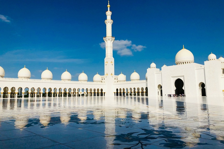 Dubai Abu Dhabi tour package Sheikh Zayed Mosque view