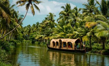 Alleppey houseboat backwaters Kerala