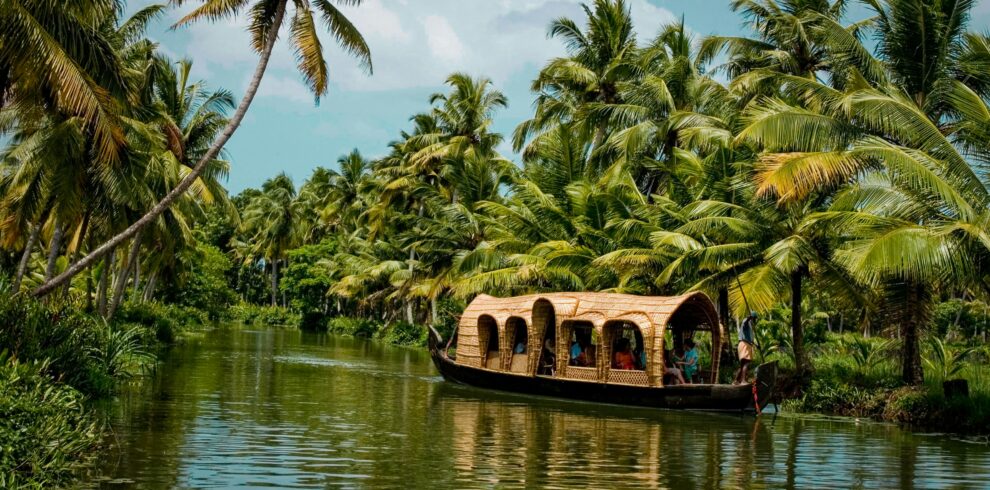 Alleppey houseboat backwaters Kerala