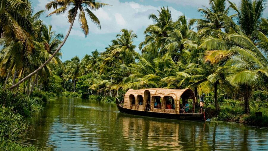 Alleppey houseboat backwaters Kerala