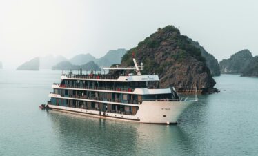 Luxury Vietnam tour package Halong Bay cruise scenic view