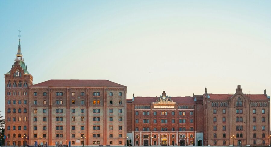 Luxury Italy tour package premium hotel city view