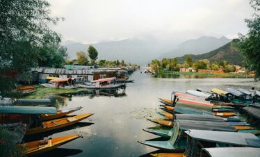 Kashmir valley tour package Dal Lake Srinagar scenic view