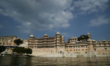 Luxury Rajasthan tour package palace hotel Udaipur lake view