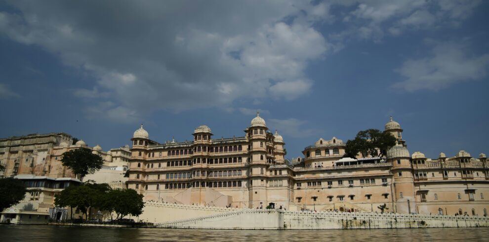 Luxury Rajasthan tour package palace hotel Udaipur lake view