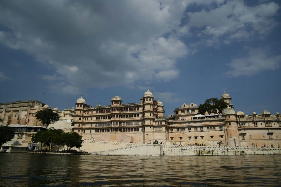 Luxury Rajasthan tour package palace hotel Udaipur lake view